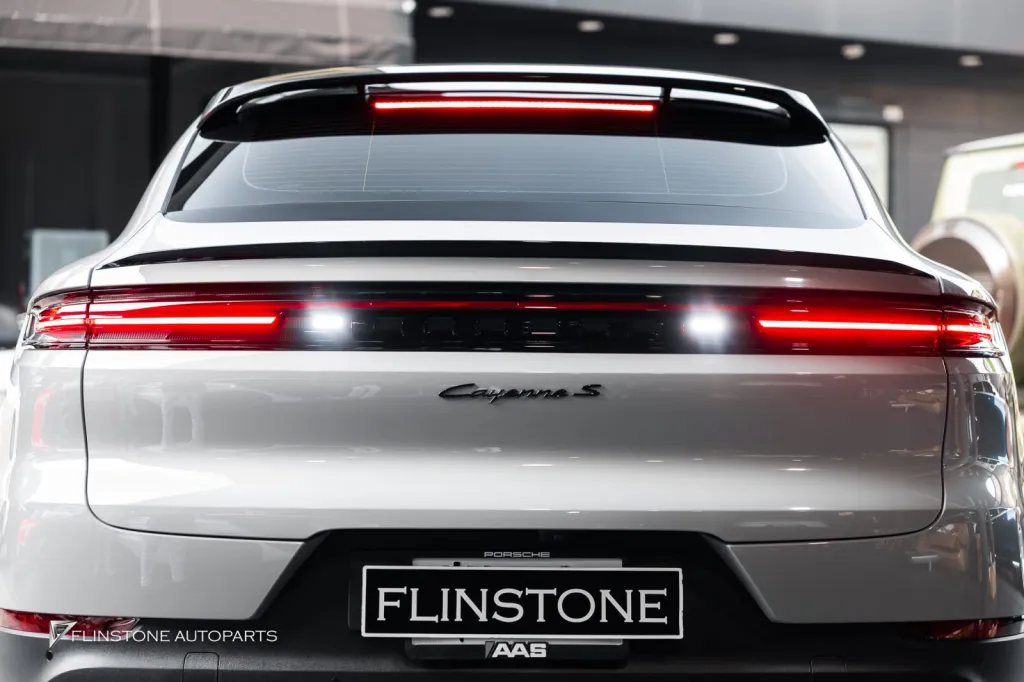 Porsche Cayenne โลโก้ดำ ปลายท่อ