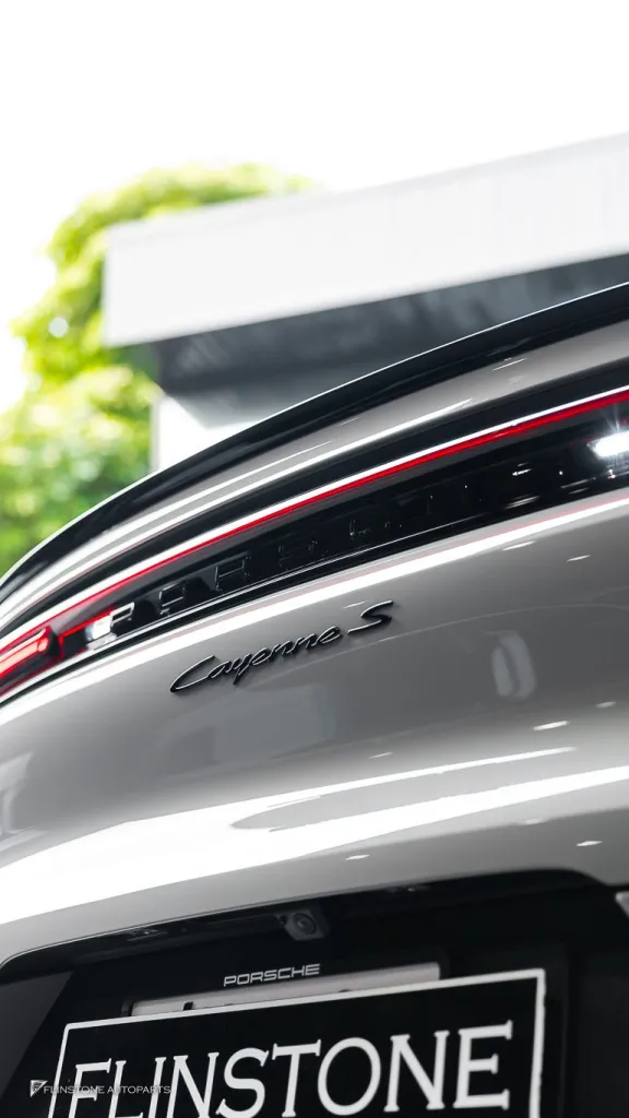 Porsche Cayenne โลโก้ดำ ปลายท่อ