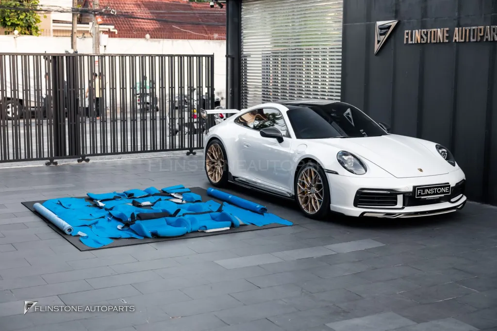 Porsche 992 ภายในฟ้า