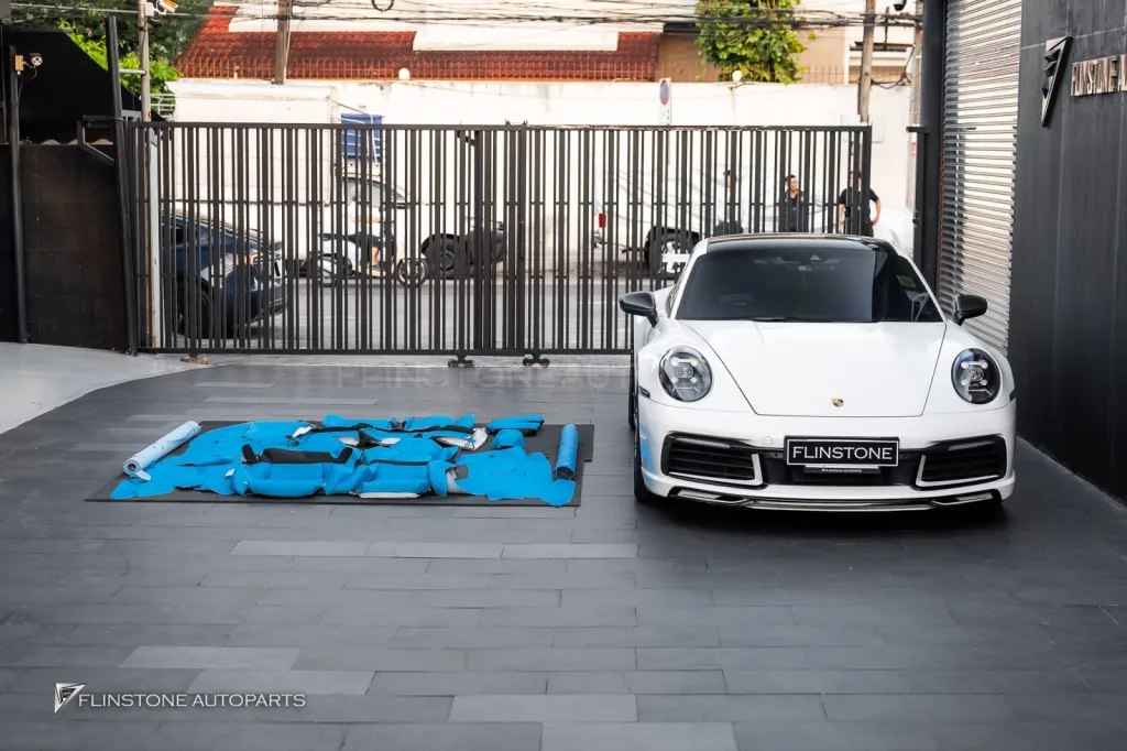 Porsche 992 ภายในฟ้า