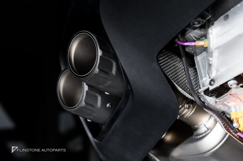 Porsche Panamera 976 ท่อ Akrapovic