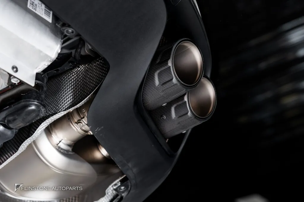 Porsche Panamera 976 ท่อ Akrapovic