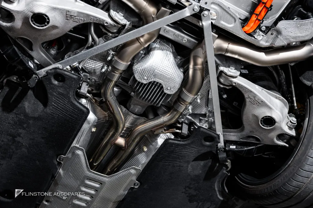 Porsche Panamera 976 ท่อ Akrapovic
