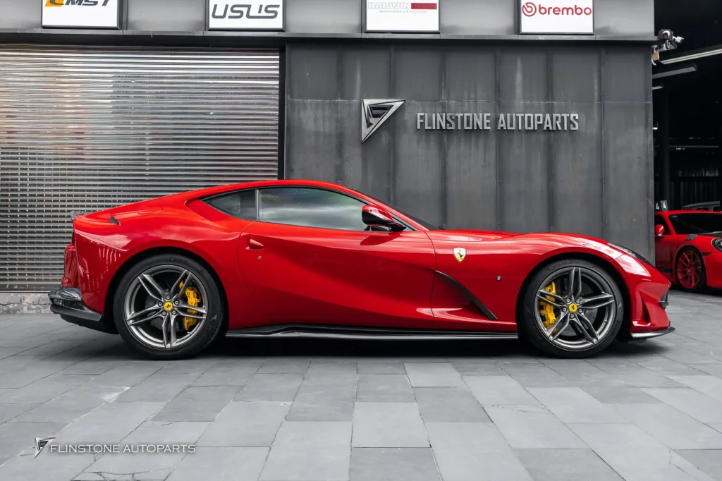 Ferrari 812 พาร์ทคาร์บอนรอบคัน ท่อUsus