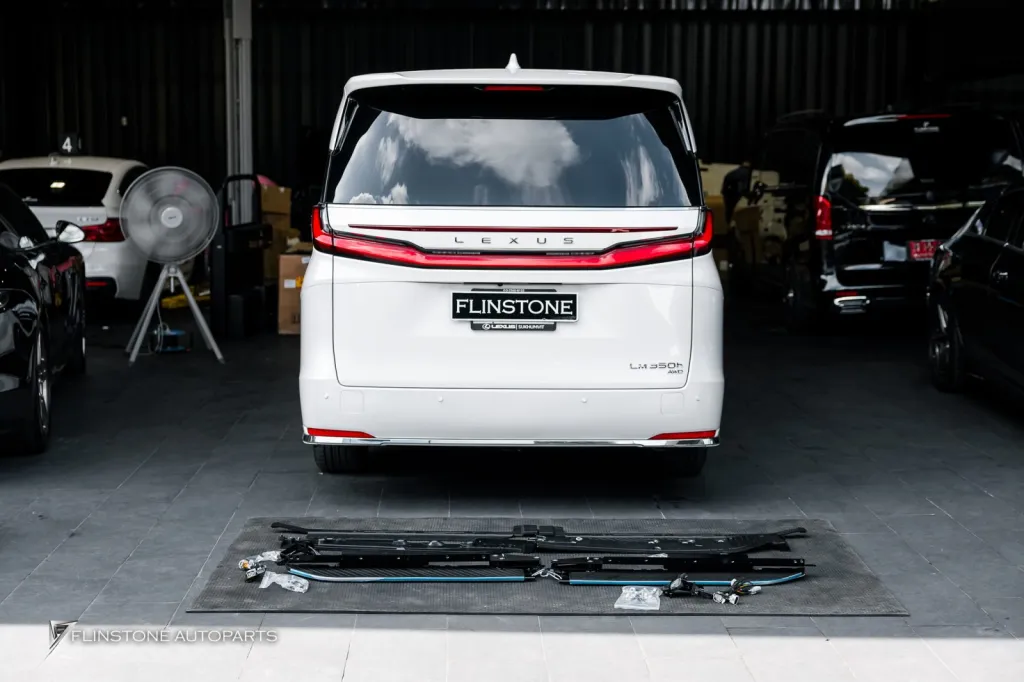 Lexus LM บันไดอัตโนมัติ