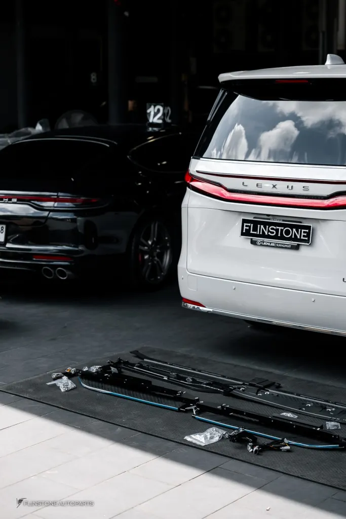 Lexus LM บันไดอัตโนมัติ