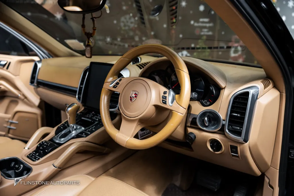 ภายในเดิม Porsche Cayenne 958