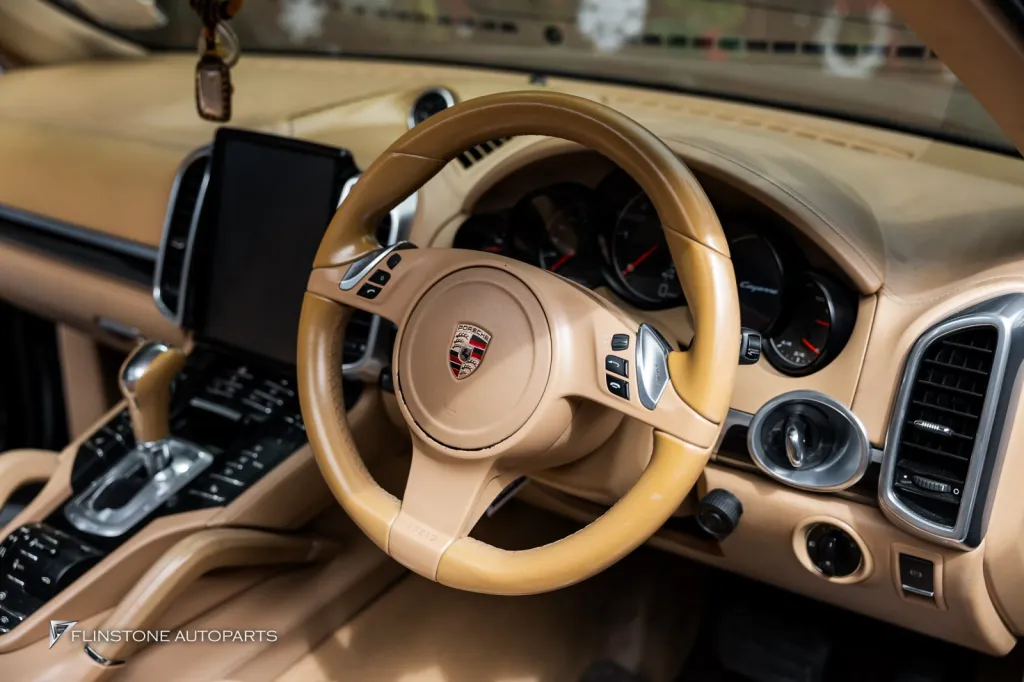 ภายในเดิม Porsche Cayenne 958