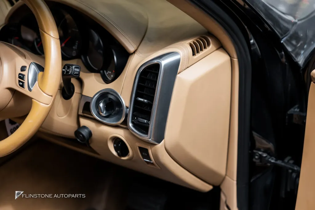 ภายในเดิม Porsche Cayenne 958