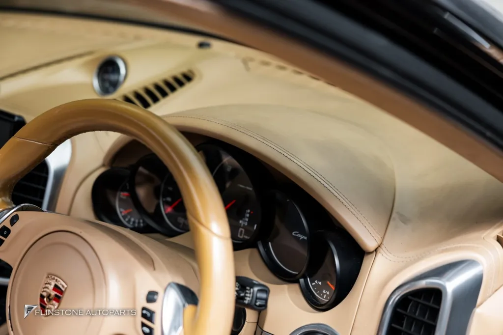 ภายในเดิม Porsche Cayenne 958