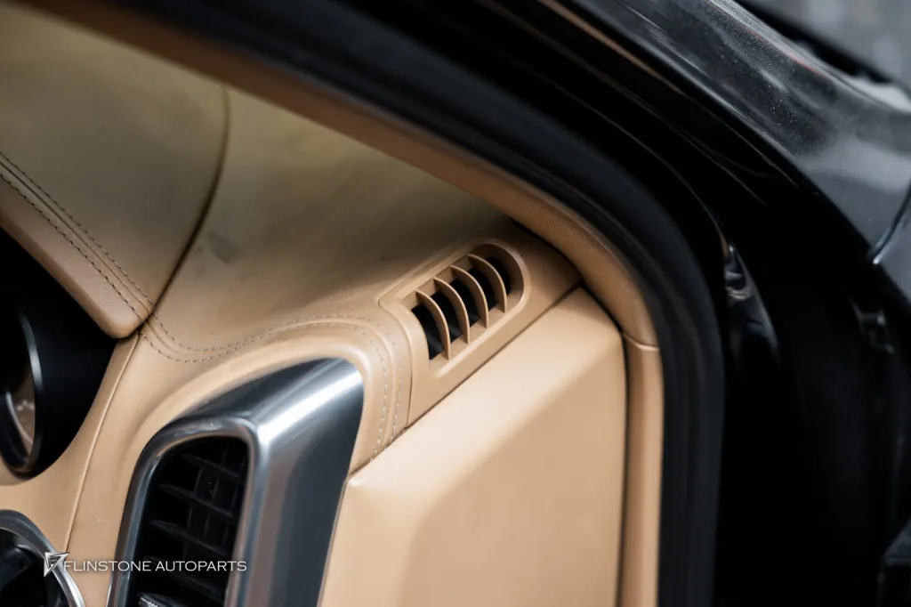 ภายในเดิม Porsche Cayenne 958
