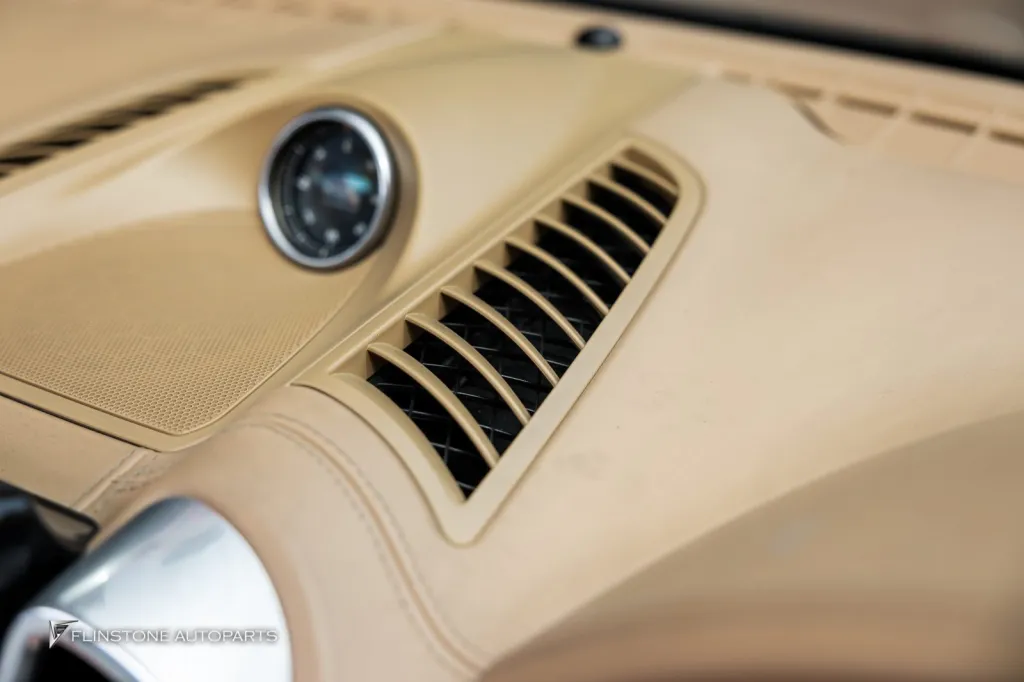 ภายในเดิม Porsche Cayenne 958