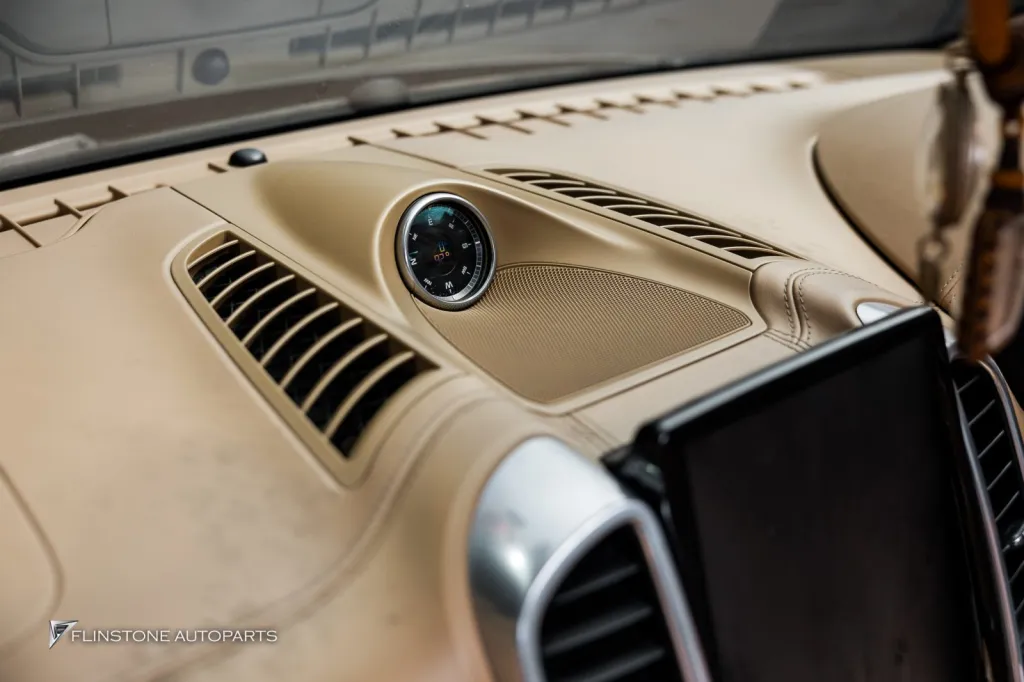 ภายในเดิม Porsche Cayenne 958