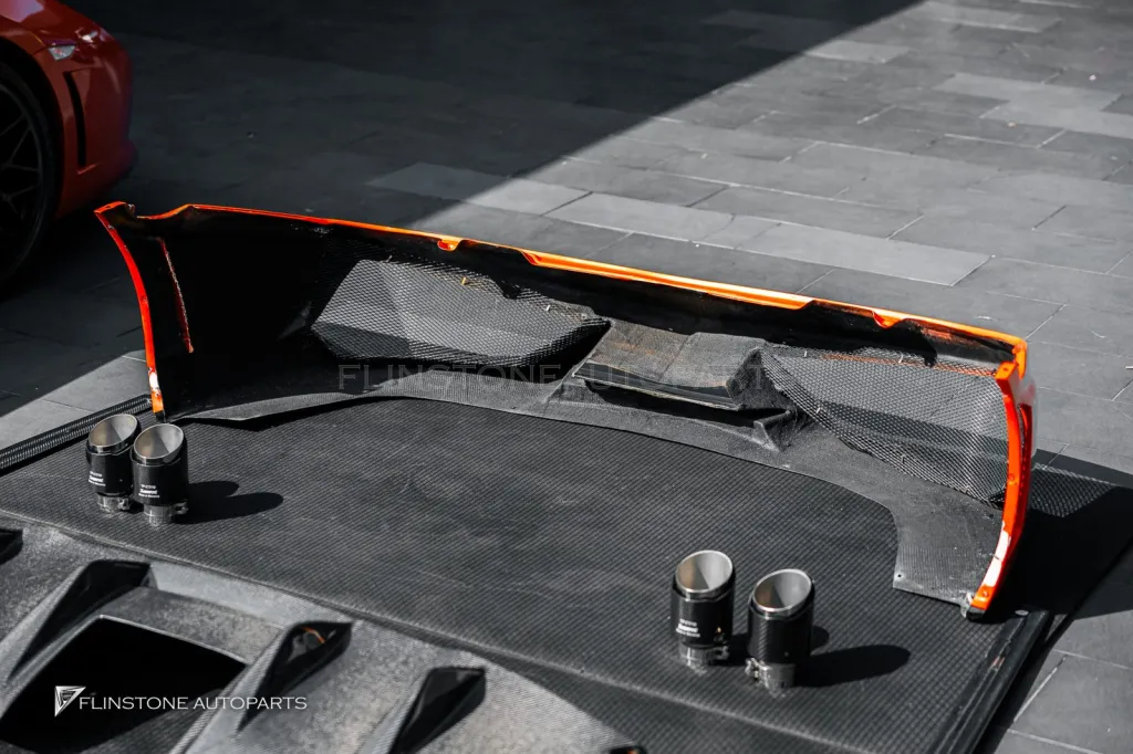 Lamborghini Gallado กันชนหน้า ดิฟ สเกิร์ต ปลายท่อ