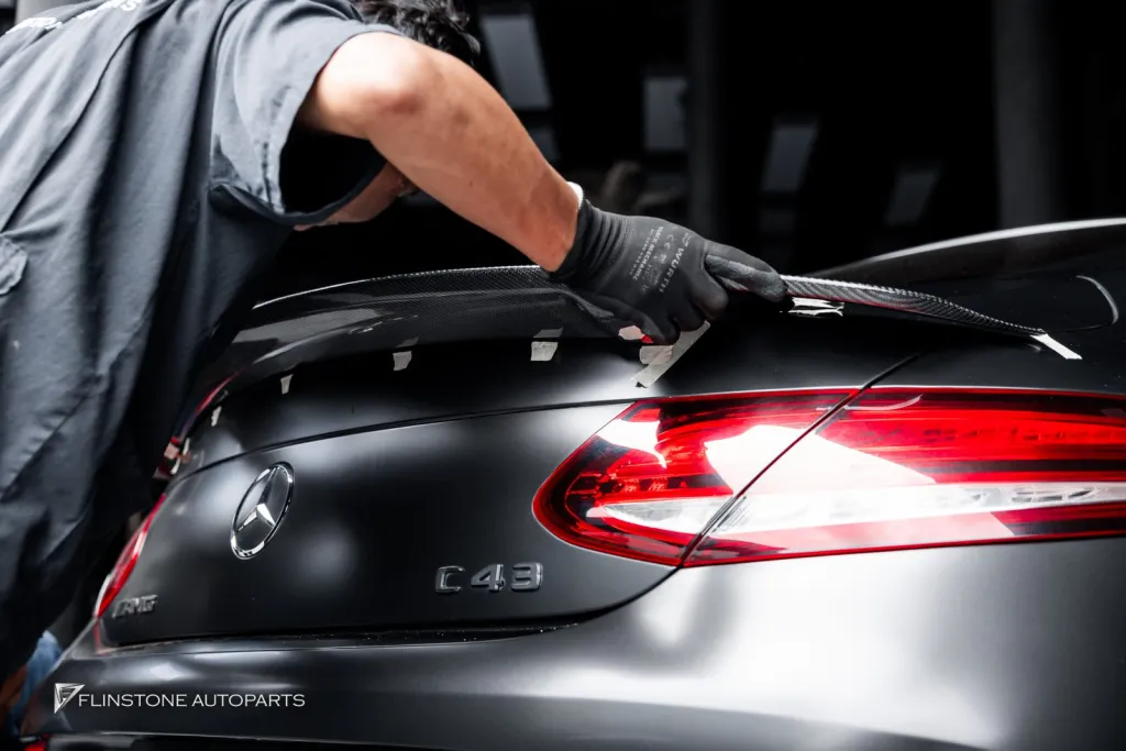 Mercedes Benz C205 扰流板碳纤维后饰条