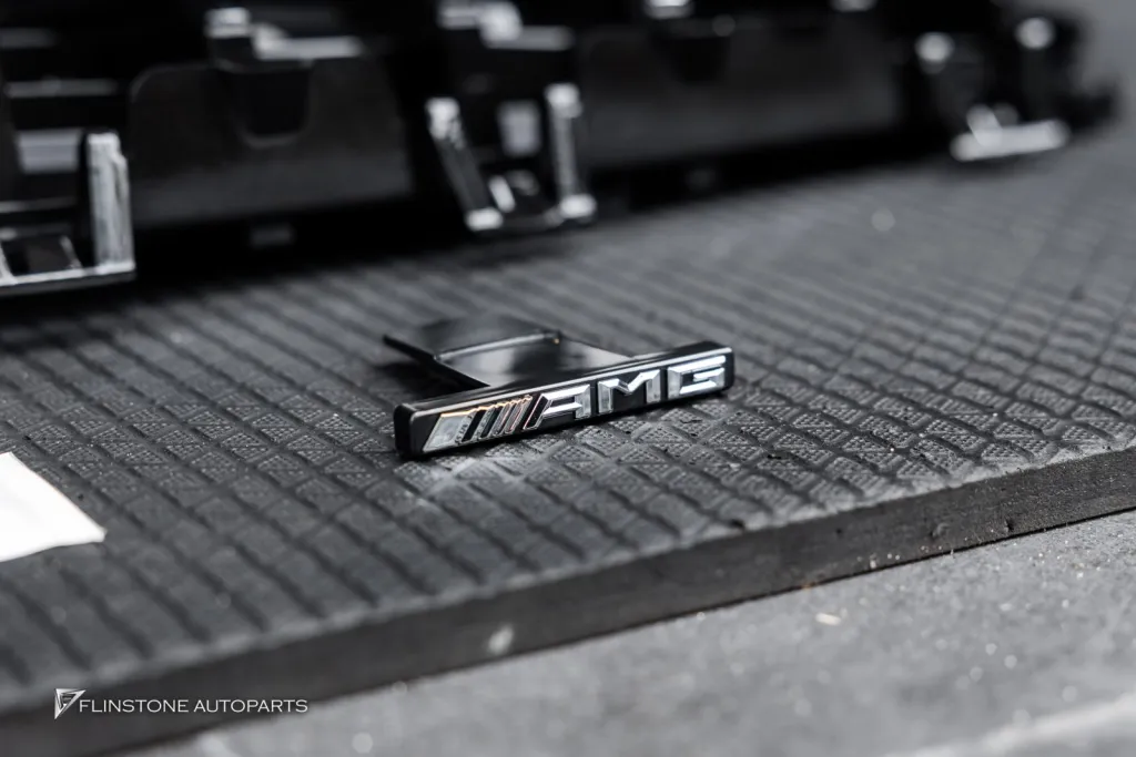 Mercedes Benz Cls กระจัง สปอยเลอร์ โลโก้ กระจก Usus