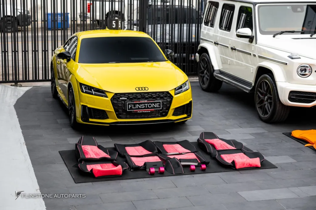 Audi TT ภายในชมพู