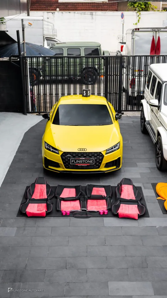Audi TT ภายในชมพู