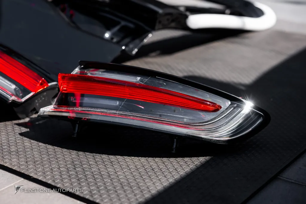 Porsche Macan ฝาท้าย ไฟท้าย