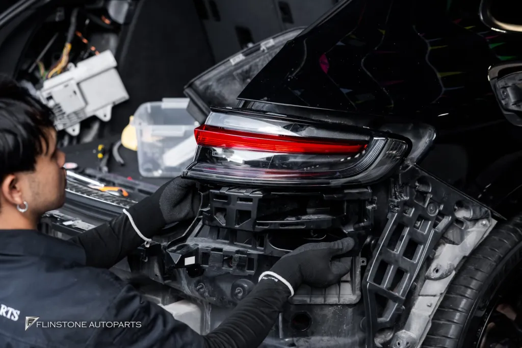 Porsche Macan ฝาท้าย ไฟท้าย