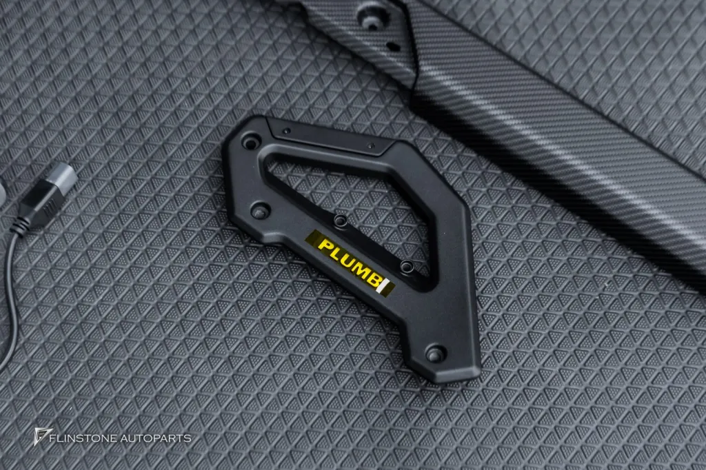 Range Rover Defender สปอร์ตไลท์หลังคาและกันชนหน้า คอนโซนคาร์บอน