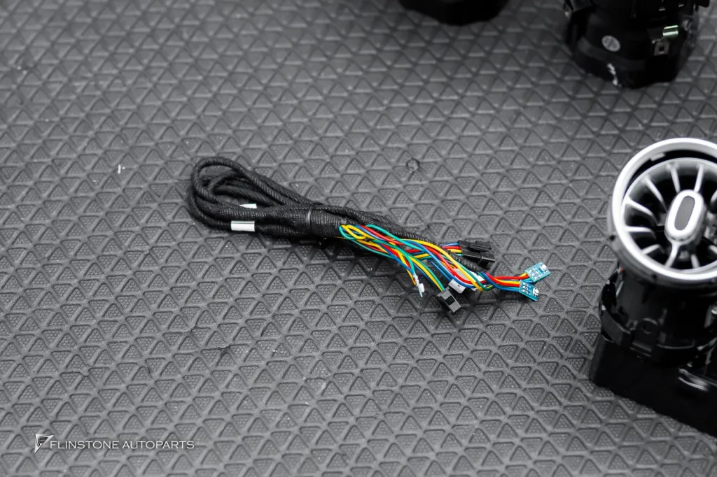 Mercedes Benz W205 ไฟช่องแอร์ Twister