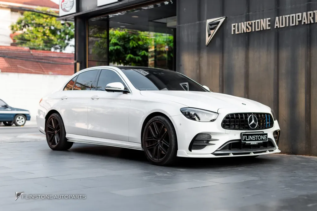 Mercedes Benz W213 สเกิร์ต