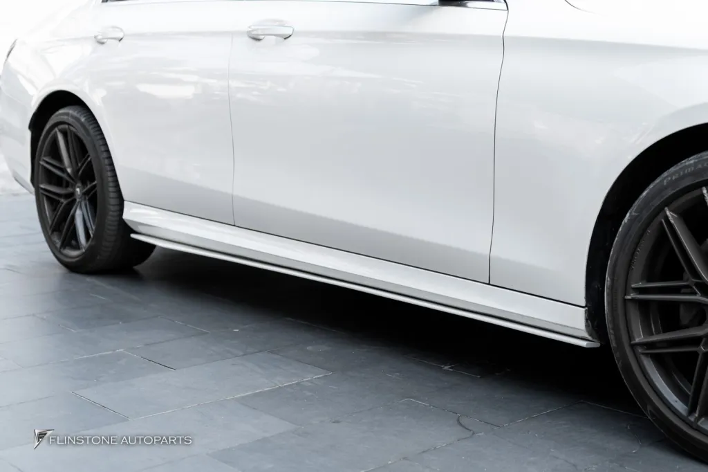 Mercedes Benz W213 สเกิร์ต