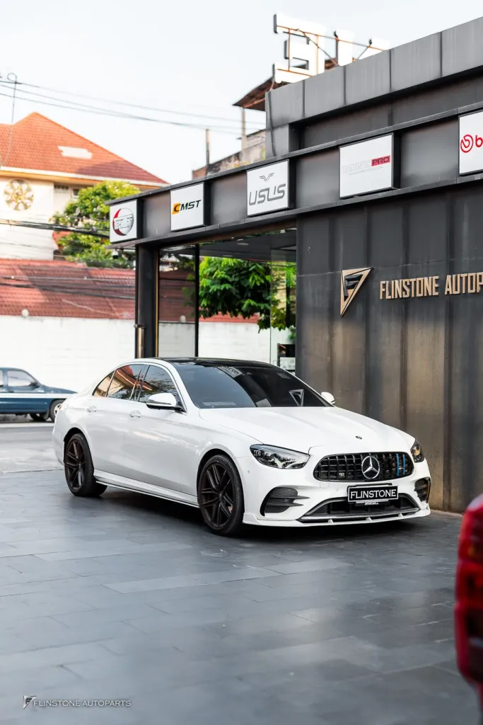 Mercedes Benz W213 สเกิร์ต