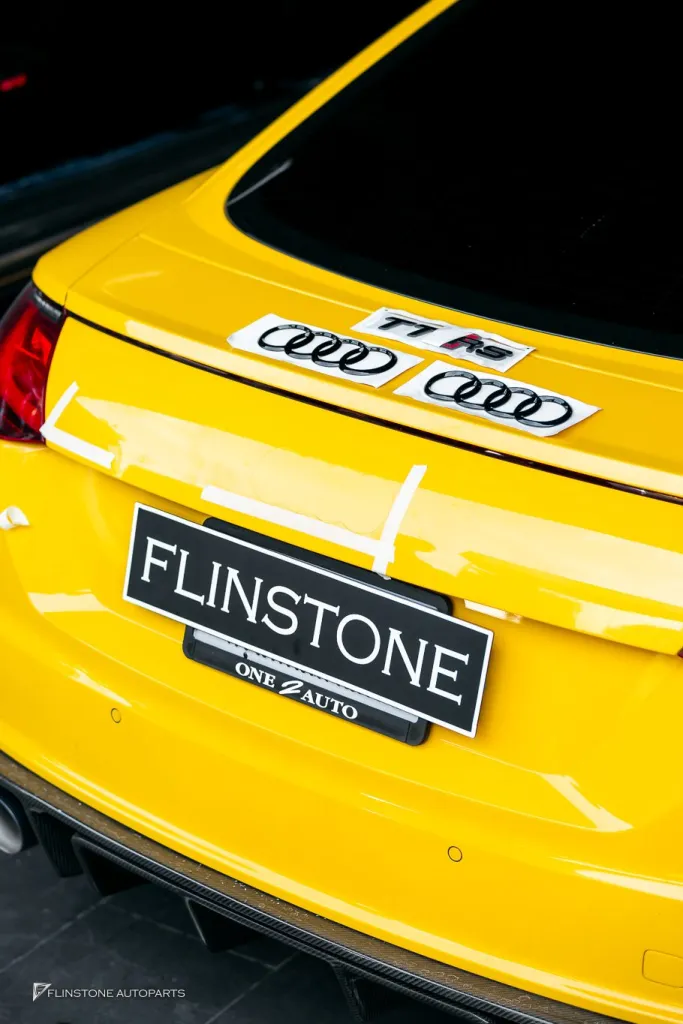 Audi TT โลโก้ดำ