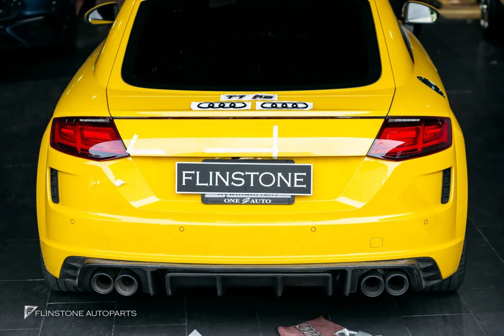 Audi TT โลโก้ดำ