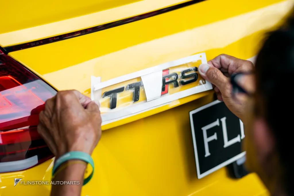 Audi TT โลโก้ดำ
