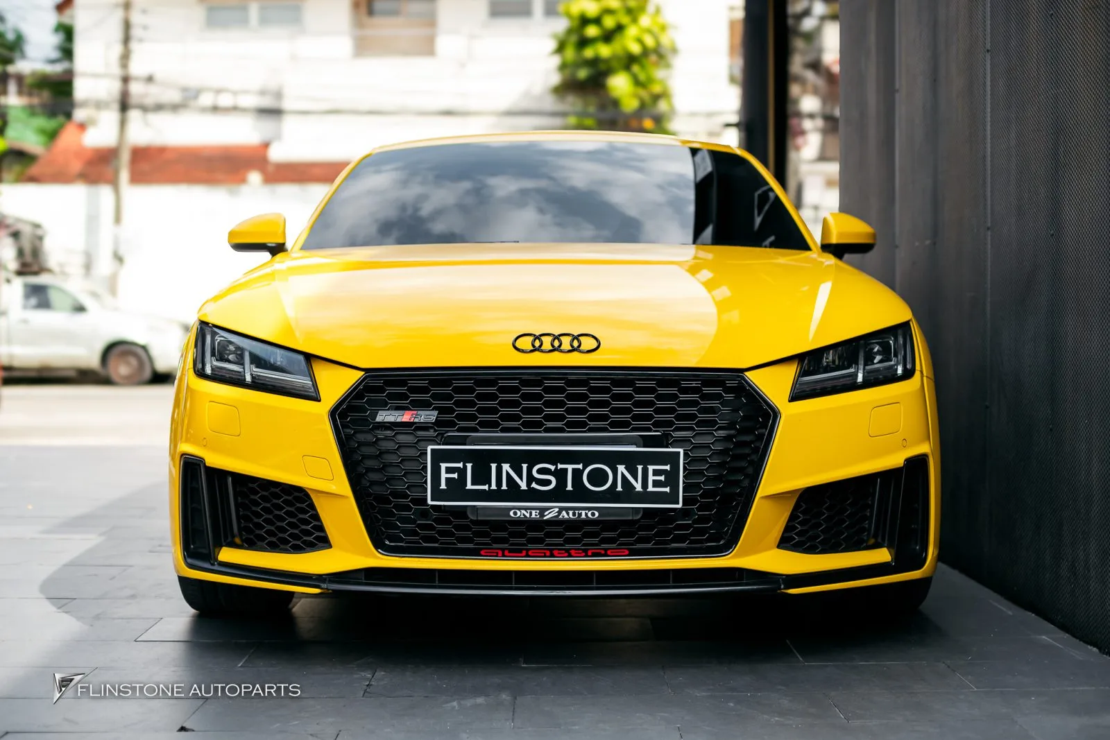 Audi TT โลโก้ดำ