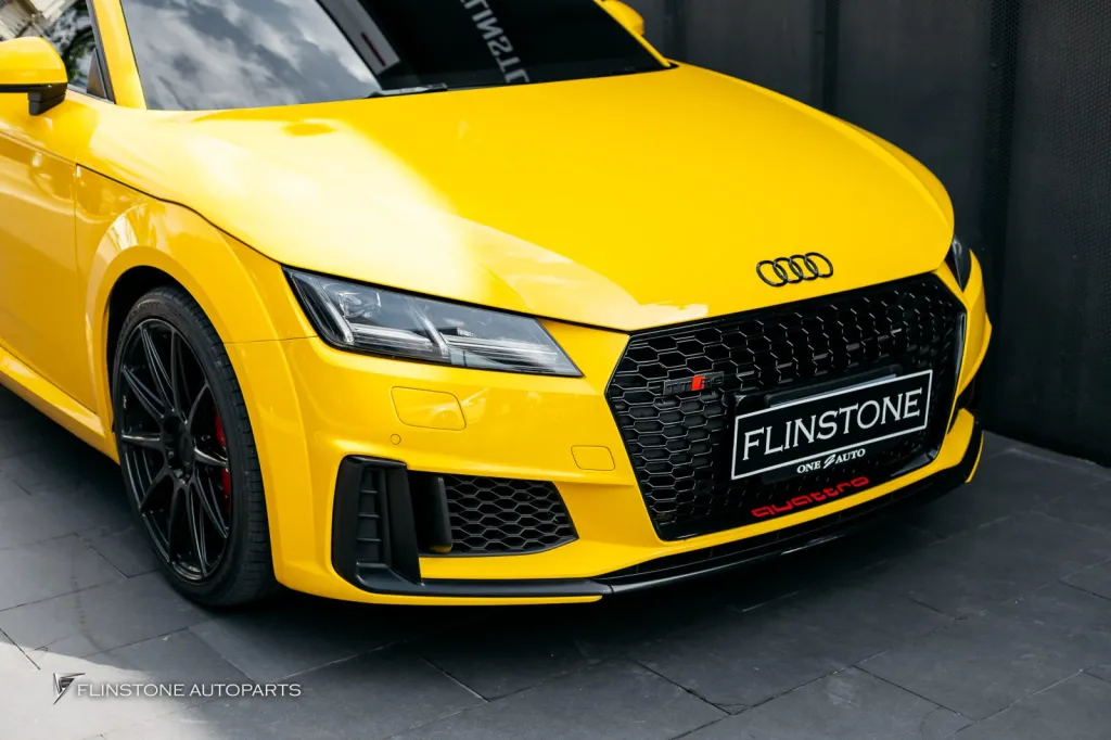 Audi TT โลโก้ดำ