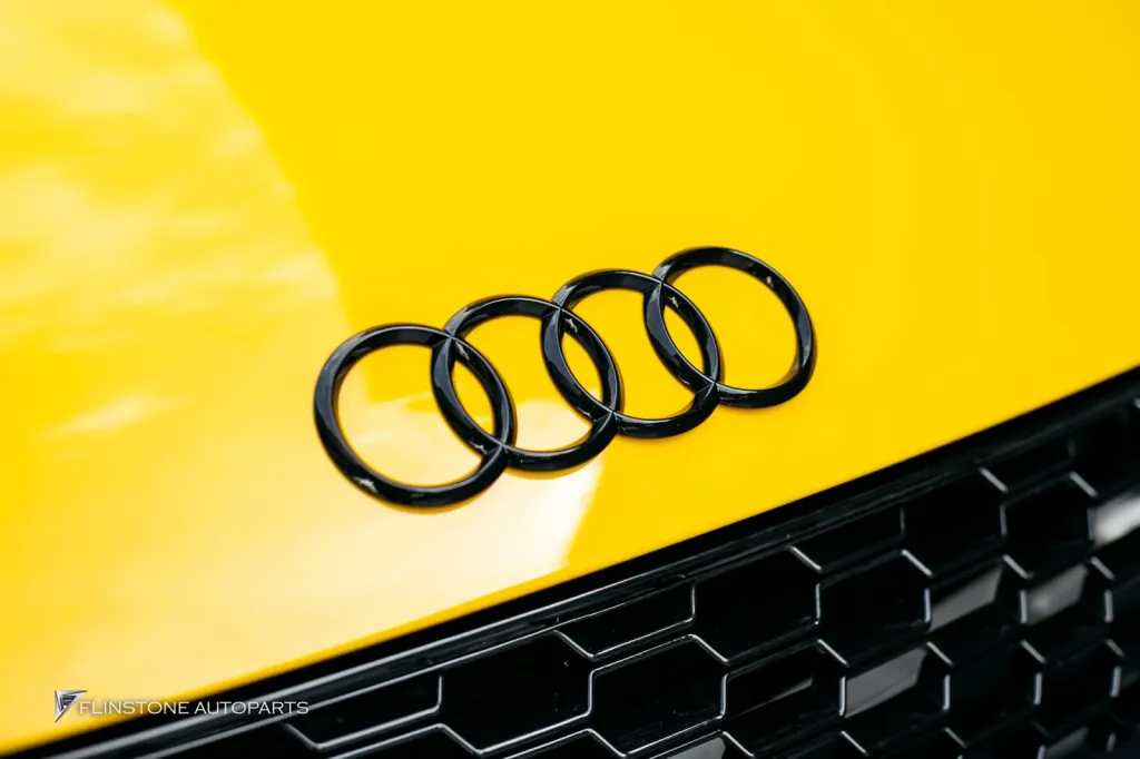Audi TT โลโก้ดำ