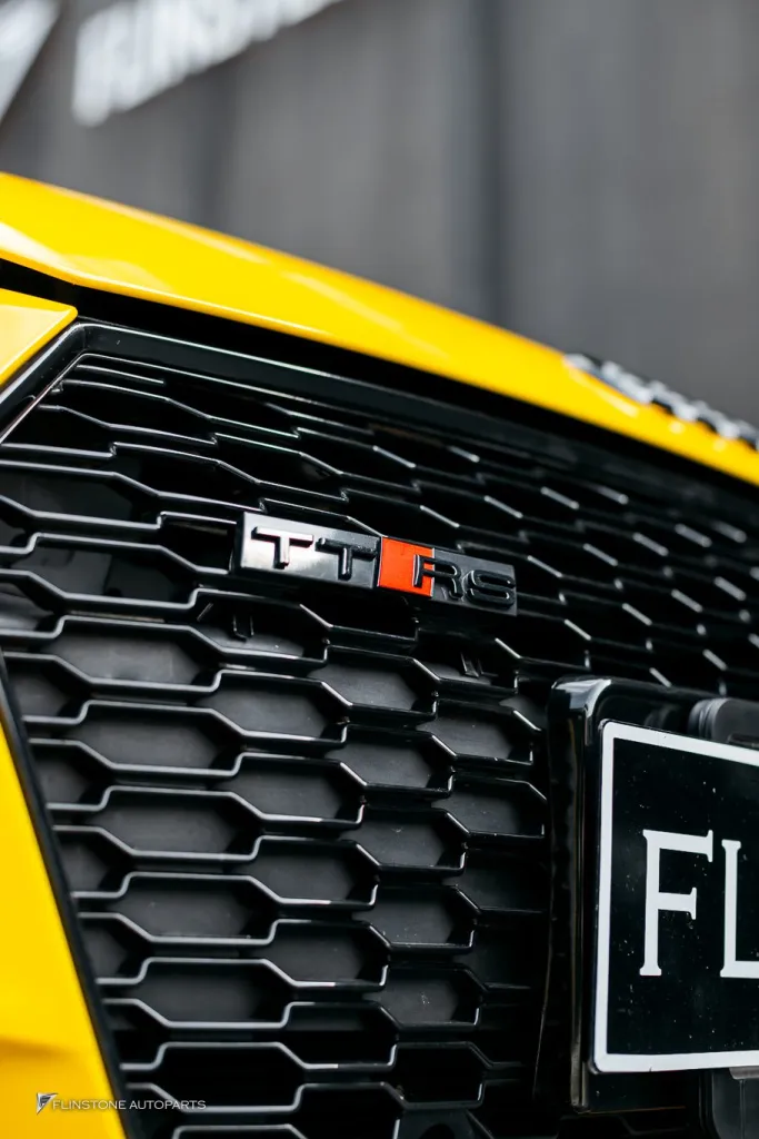 Audi TT โลโก้ดำ