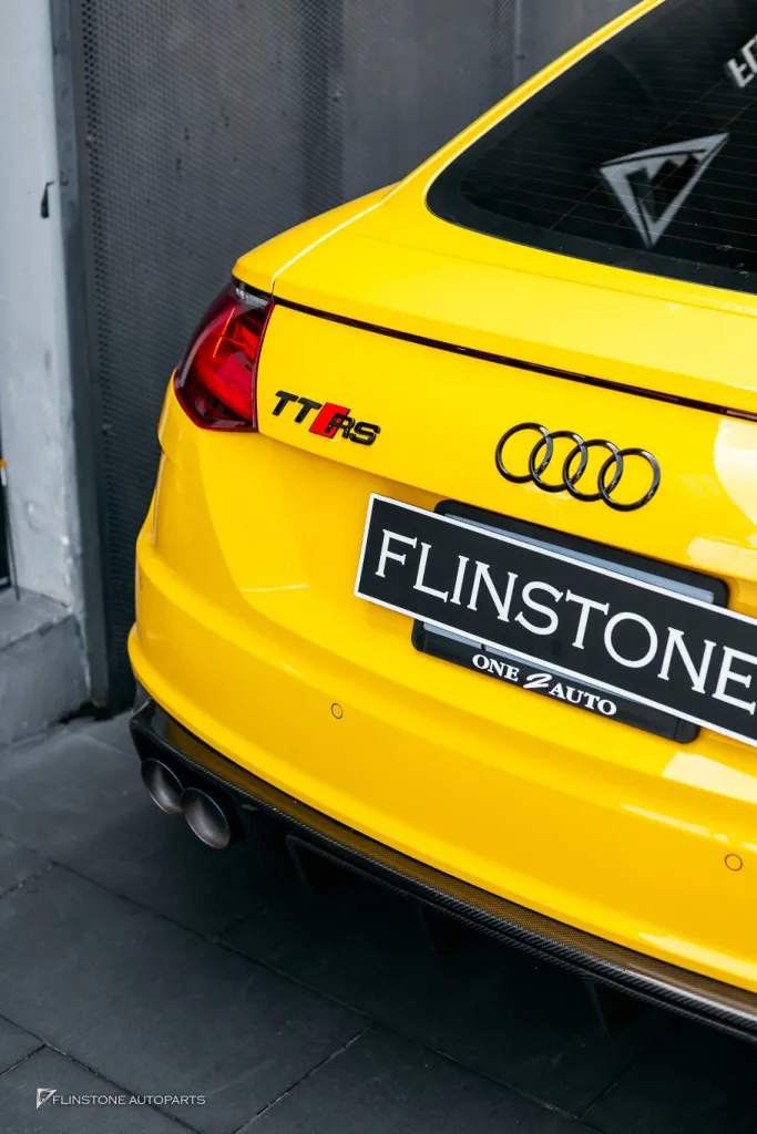 Audi TT โลโก้ดำ