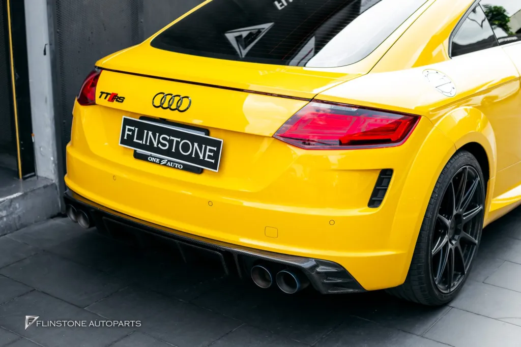 Audi TT โลโก้ดำ