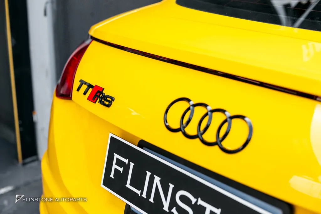 Audi TT โลโก้ดำ