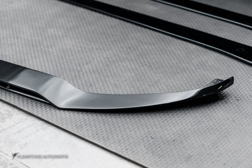 Mercedes Benz Cls ลิ้น สเกิร์ตดำเงา