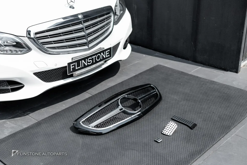 Mercedes Benz W212 facelift กระจัง แป้นเหยียบ