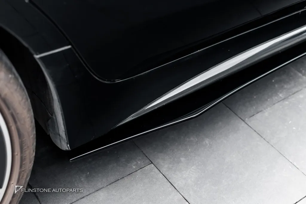 Mercedes Benz Cls ลิ้น สเกิร์ตดำเงา