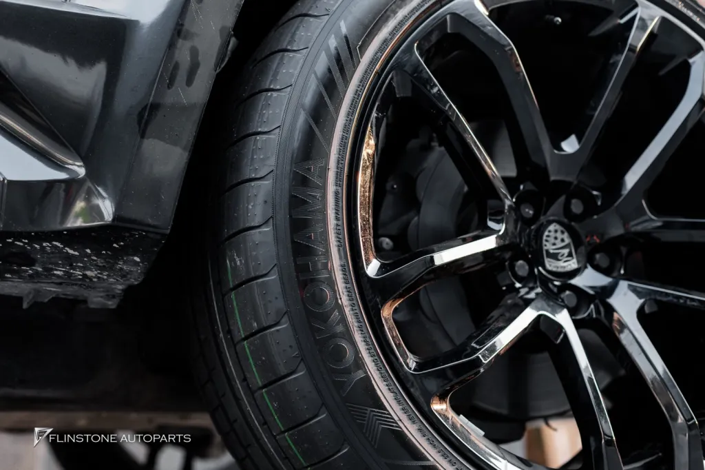 Range Rover ยาง Yokohama Advansport