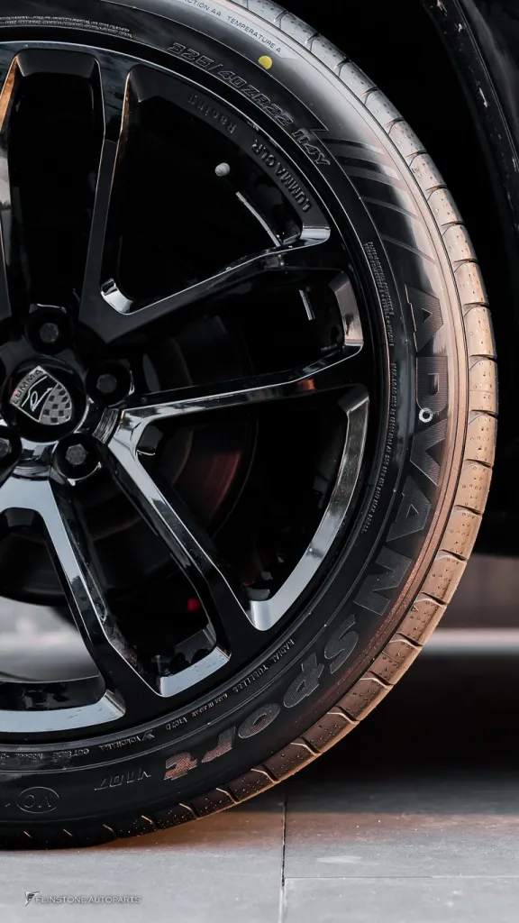 Range Rover ยาง Yokohama Advansport