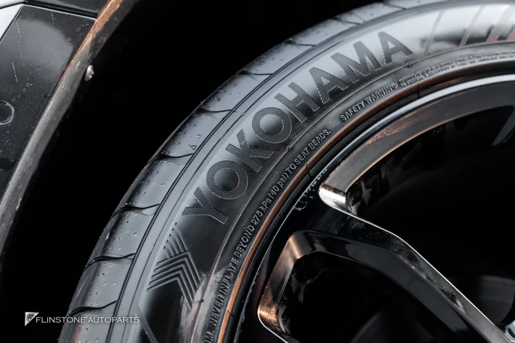Range Rover ยาง Yokohama Advansport