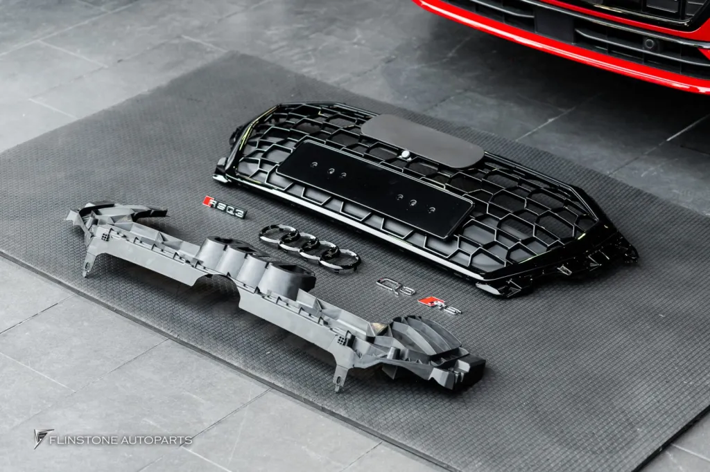 Audi Q3 กระจัง โลโก้รอบคัน