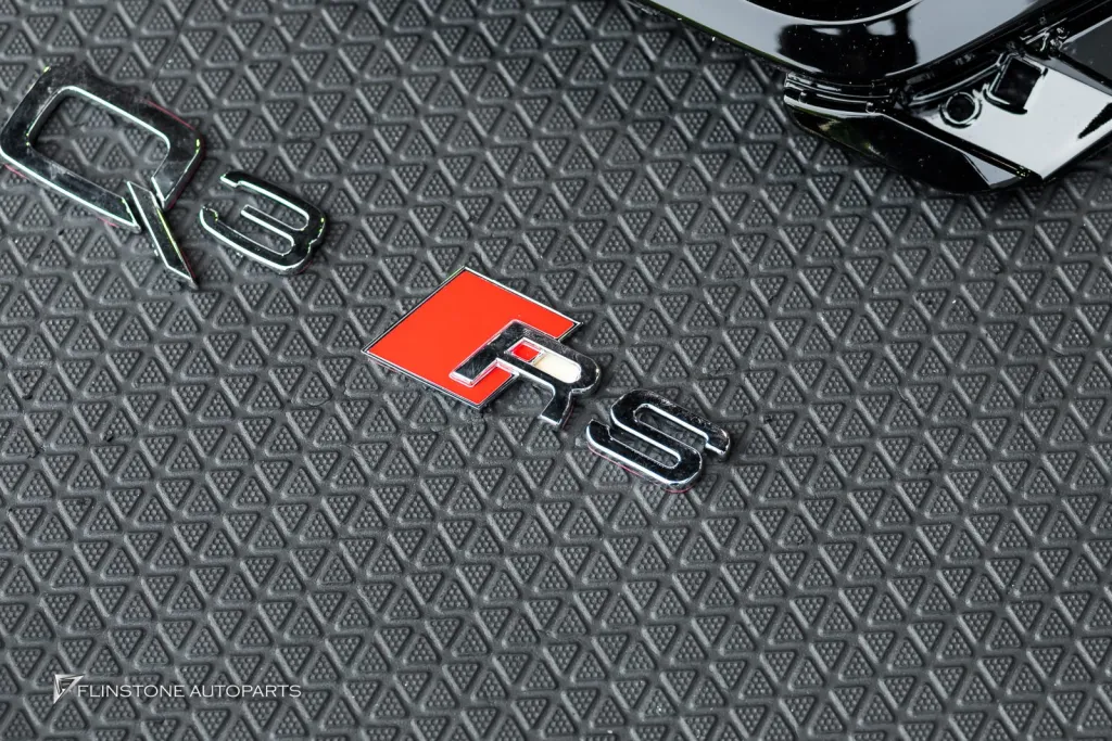 Audi Q3 กระจัง โลโก้รอบคัน