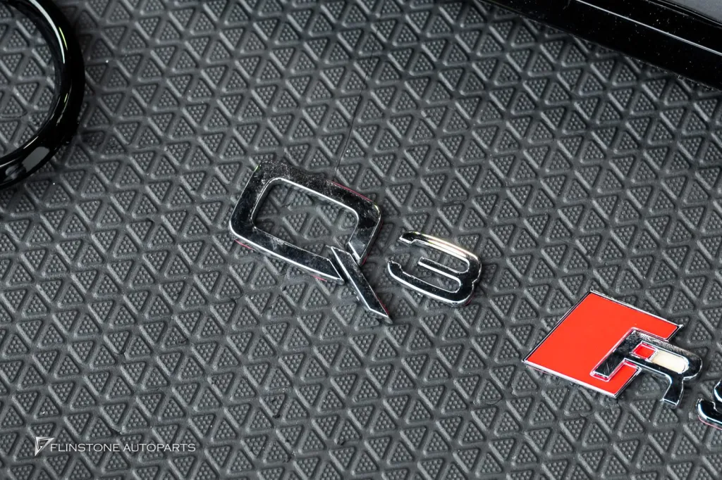 Audi Q3 กระจัง โลโก้รอบคัน