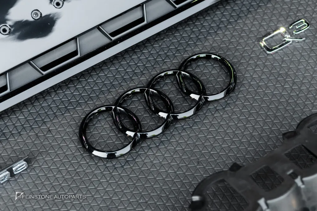 Audi Q3 กระจัง โลโก้รอบคัน