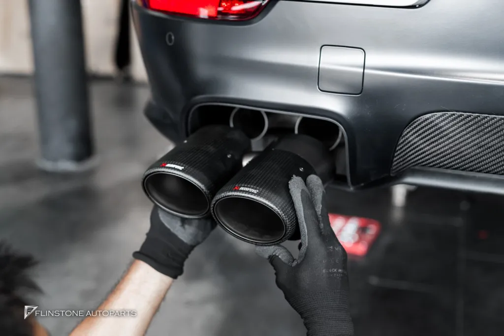 Porsche Cayenne S ท่อ Akrapovic